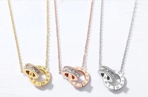 Colar Elegante Com Algarismos Romanos , Diamante Completo , Aço Inoxidável Geométrico