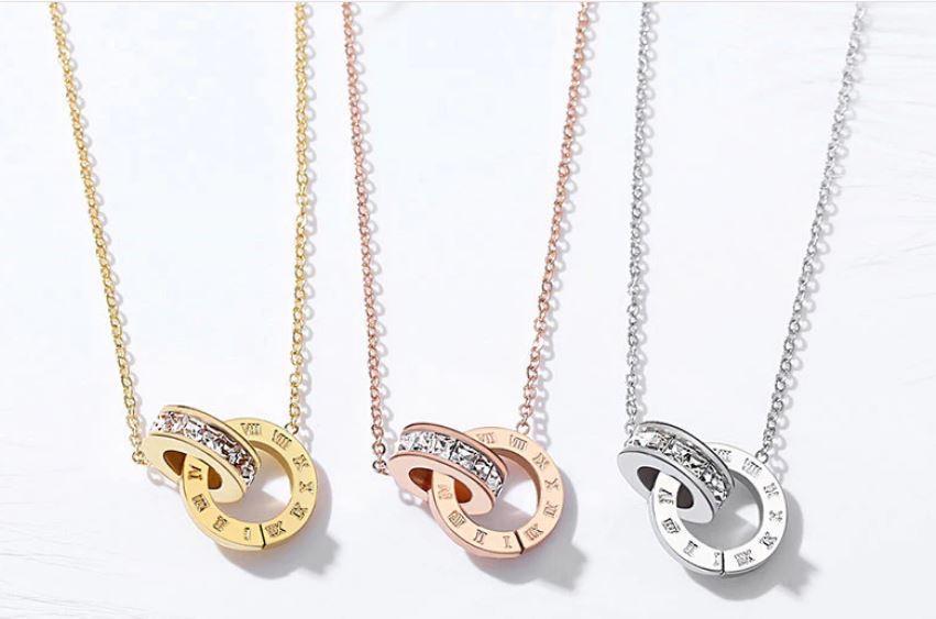 Colar Elegante Com Algarismos Romanos , Diamante Completo , Aço Inoxidável Geométrico